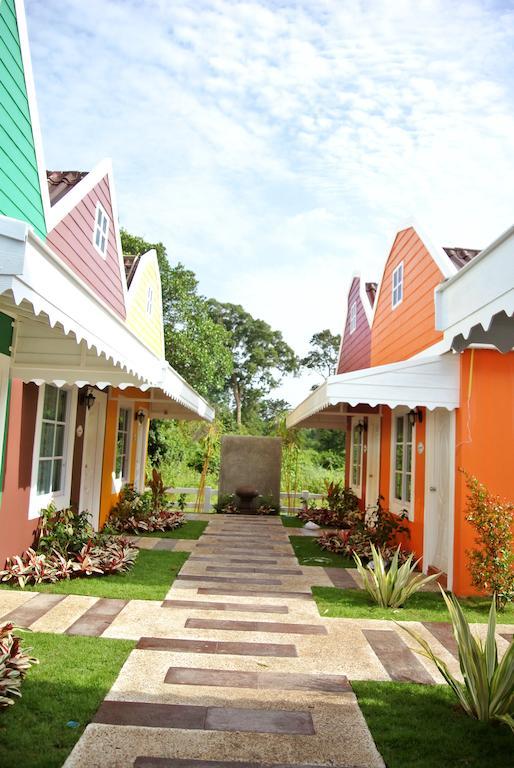 Color Ville Hotel Sha Certified Sakon Nakhon Exterior foto