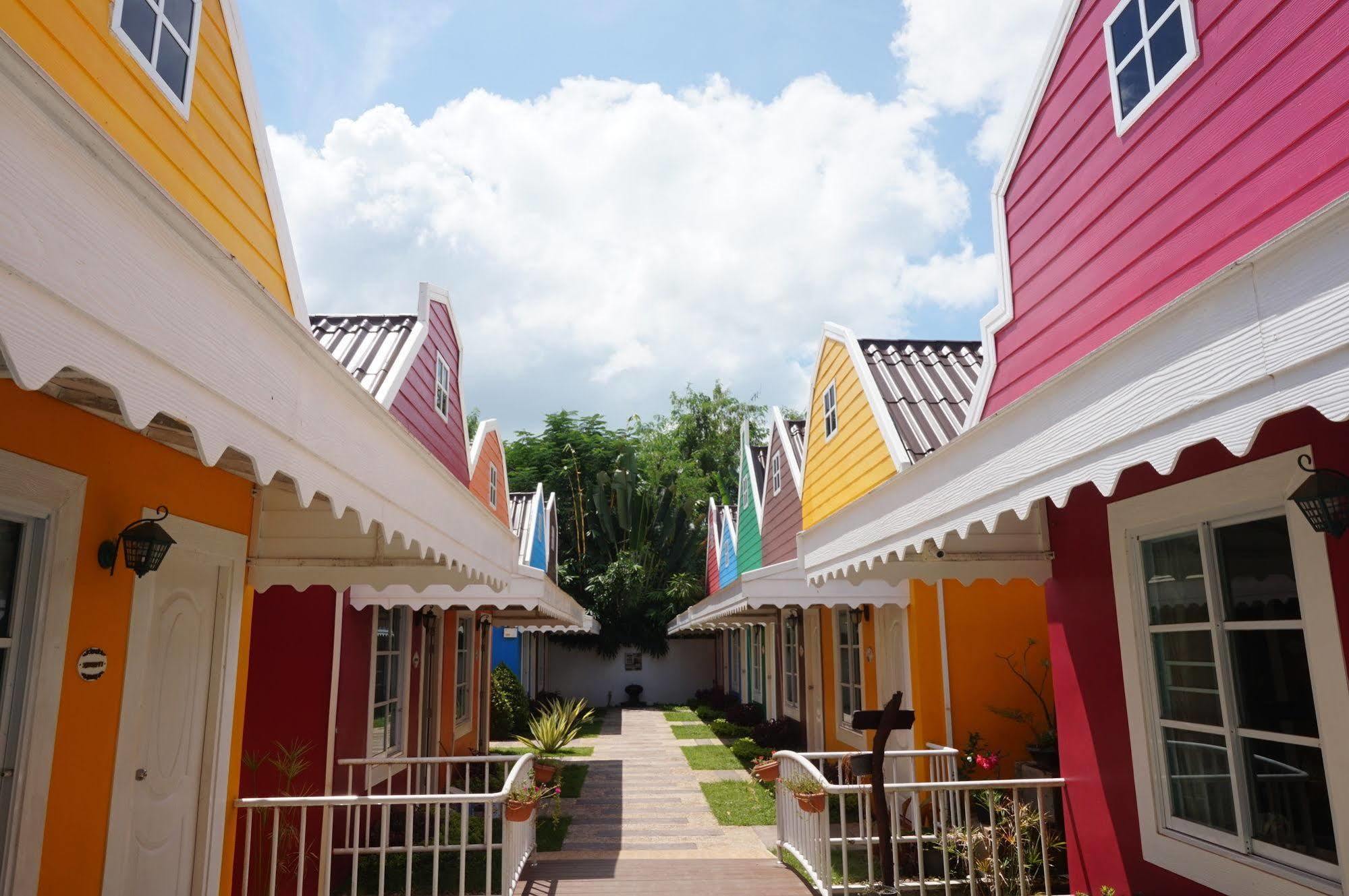 Color Ville Hotel Sha Certified Sakon Nakhon Exterior foto